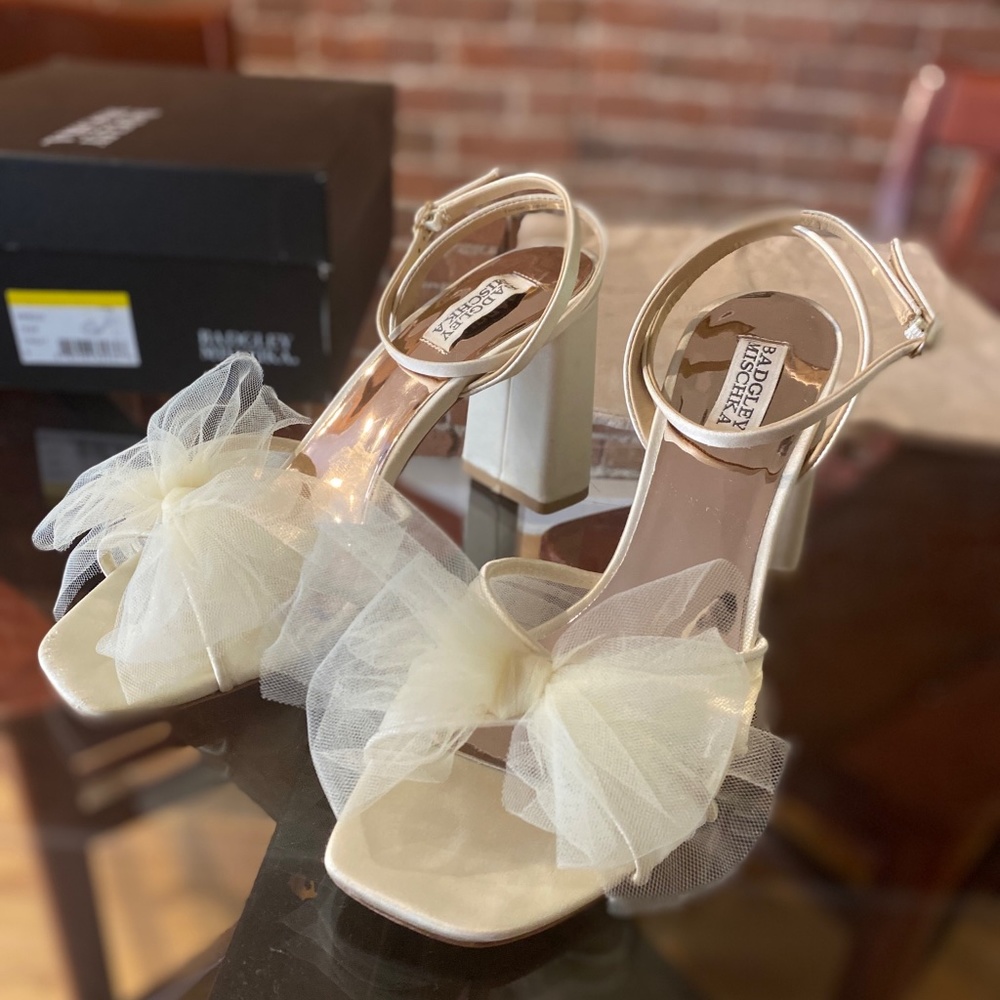 Badgley Mischka Women's Tess Tulle Bow Block Heel Sandals